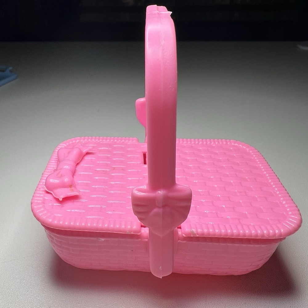 Vintage‎ 1995 Mattel Barbie Nibbles Horse Pink Weaved Picnic Basket Accessory